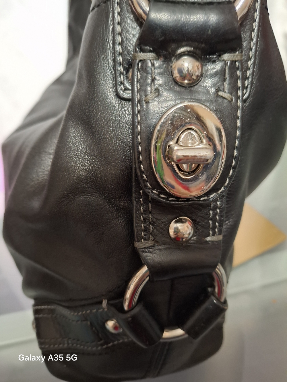 Coach Carly Classic Black Leather Hobo Shoulder Bag - Timeless Everyday Style - Picture 5 of 16